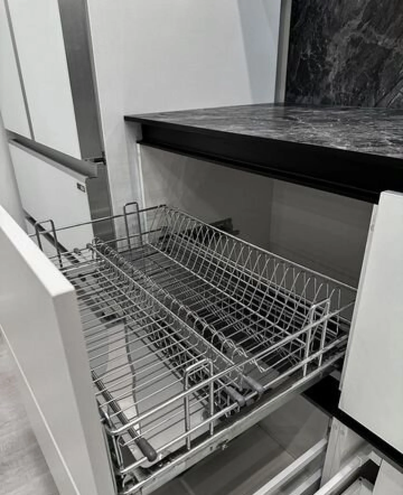Угловая кухня на заказ: 3D-проект и доставка включены